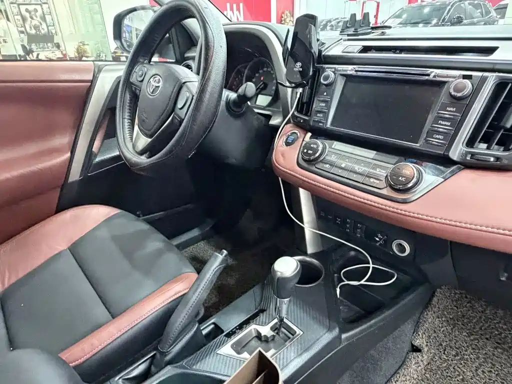 Toyota RAV4 — миниатюра 10
