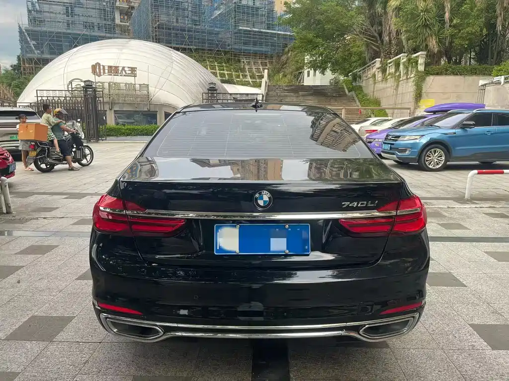 BMW 7 Series — миниатюра 5
