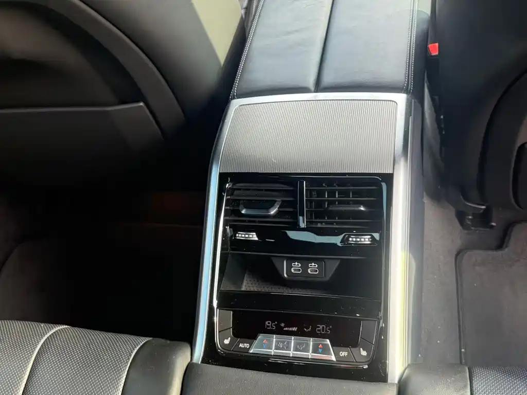 BMW 8 Series — миниатюра 9