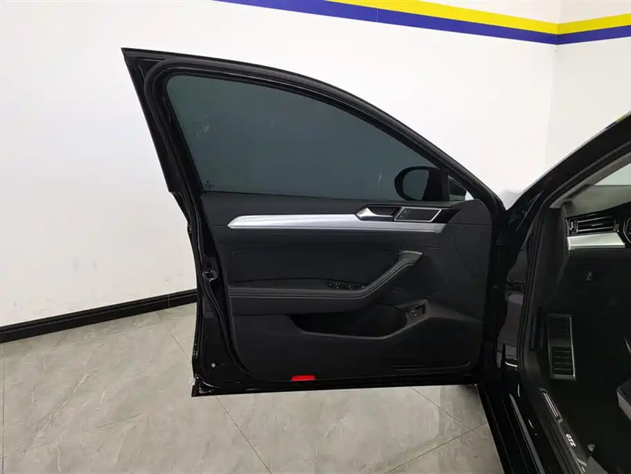 VOLKSWAGEN MAGOTAN GTE PLUG IN HYBRID