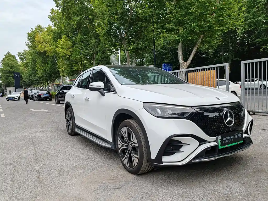 Mercedes-Benz EQE SUV — миниатюра 2