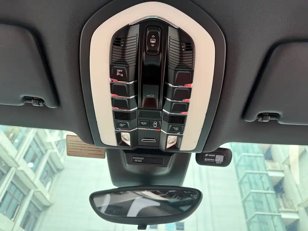 Porsche Macan — миниатюра 16