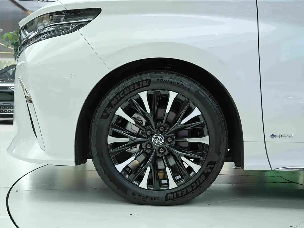 Toyota Alphard — миниатюра 22