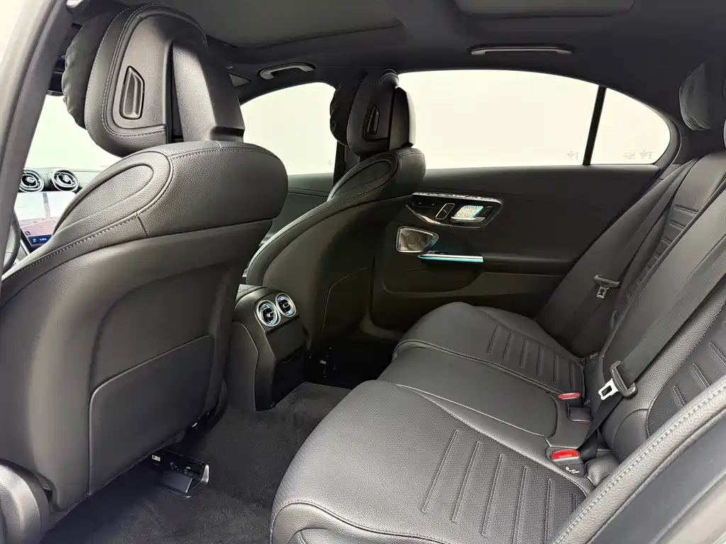 Mercedes-Benz C-Class — миниатюра 18