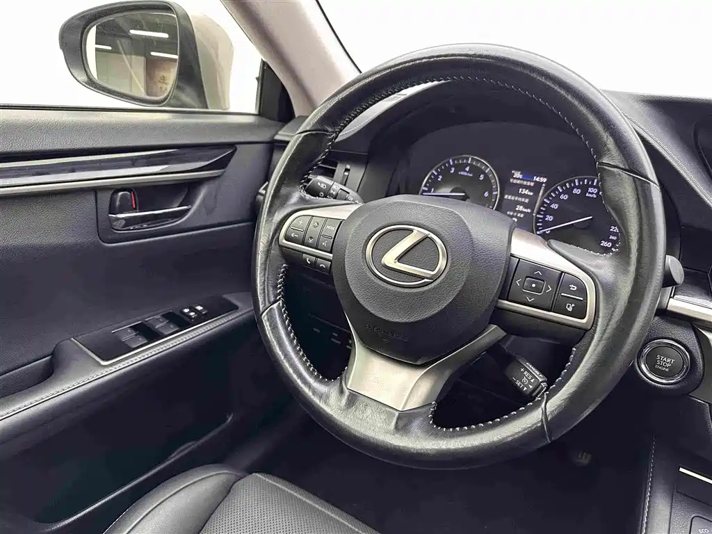 Lexus ES — миниатюра 10