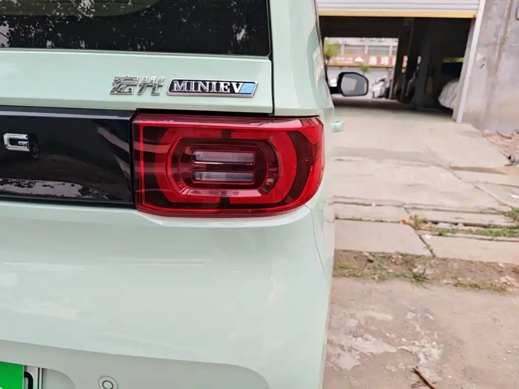 Wuling MINIEV — миниатюра 8