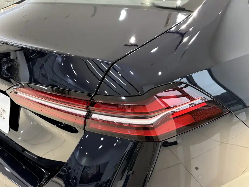 BMW 5 Series — миниатюра 24