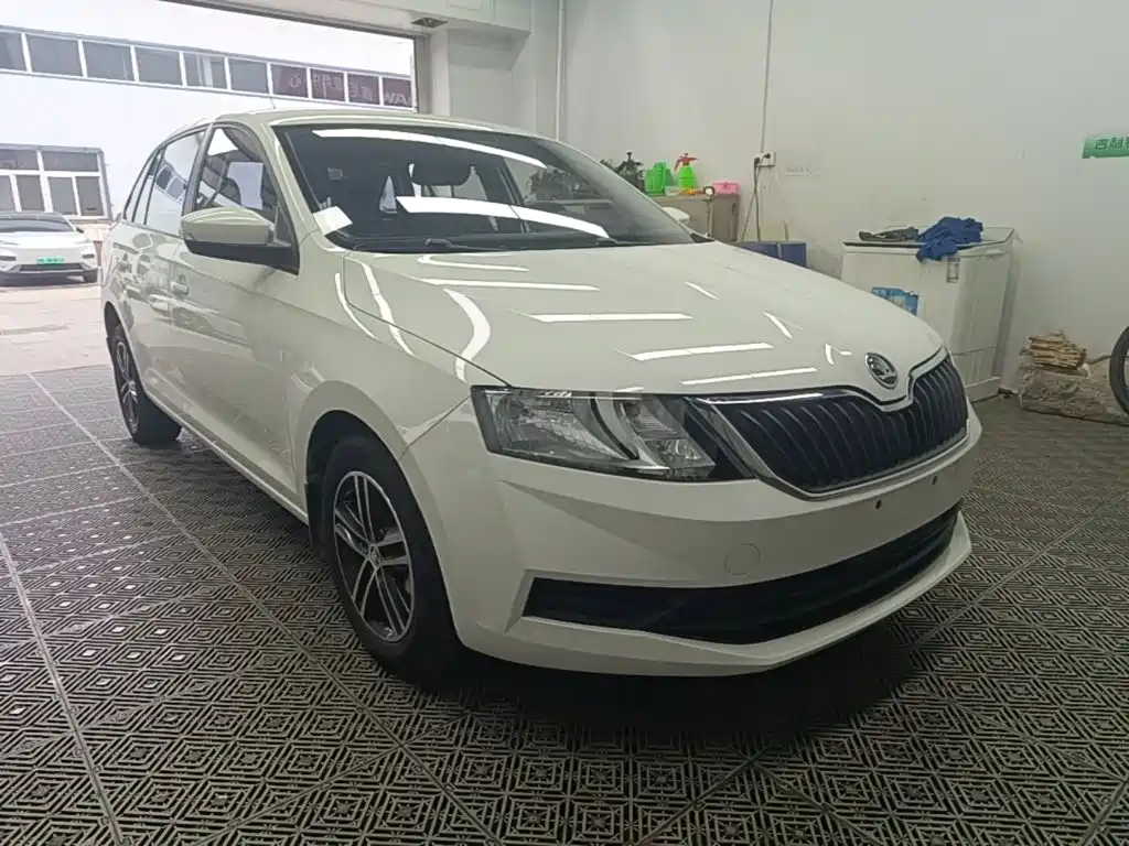 Skoda Rapid Spaceback — миниатюра 4