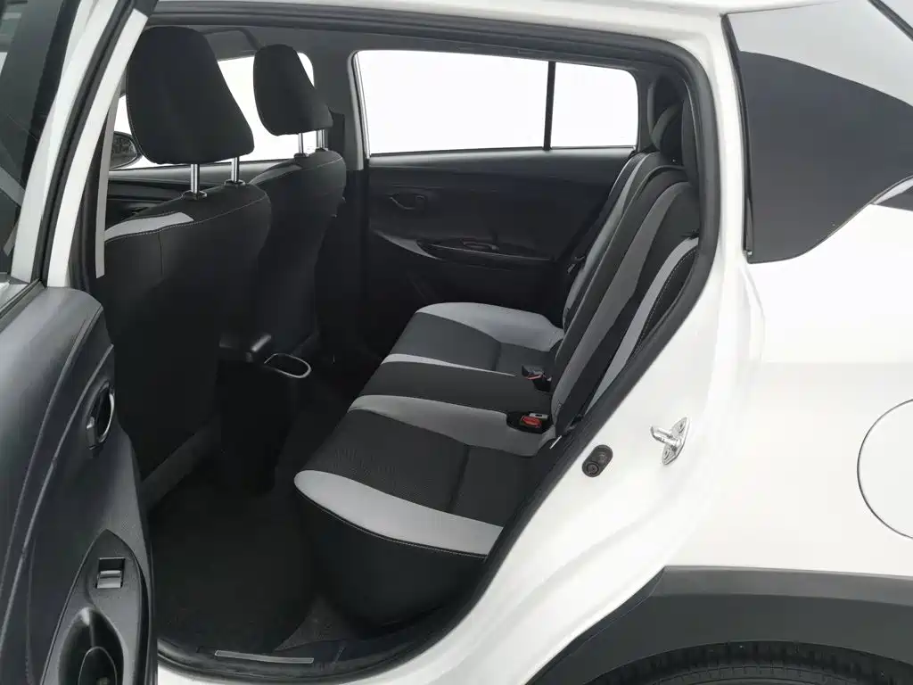 Toyota Yaris L — миниатюра 15