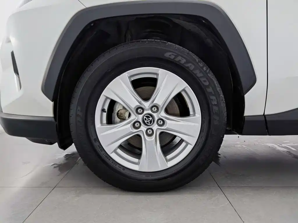 Toyota RAV4 — миниатюра 17