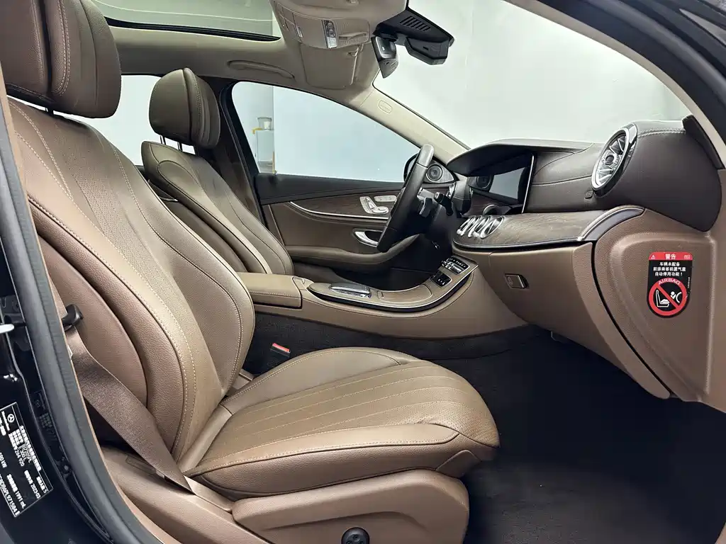 Mercedes-Benz E-Class — миниатюра 13