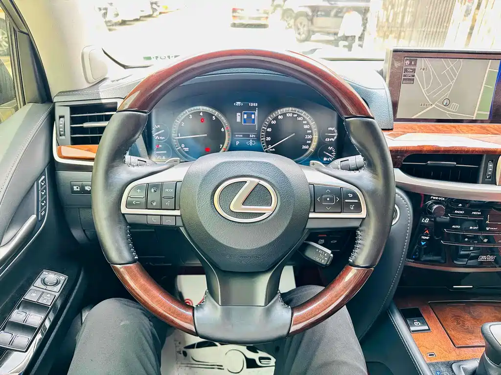 LEXUS LX