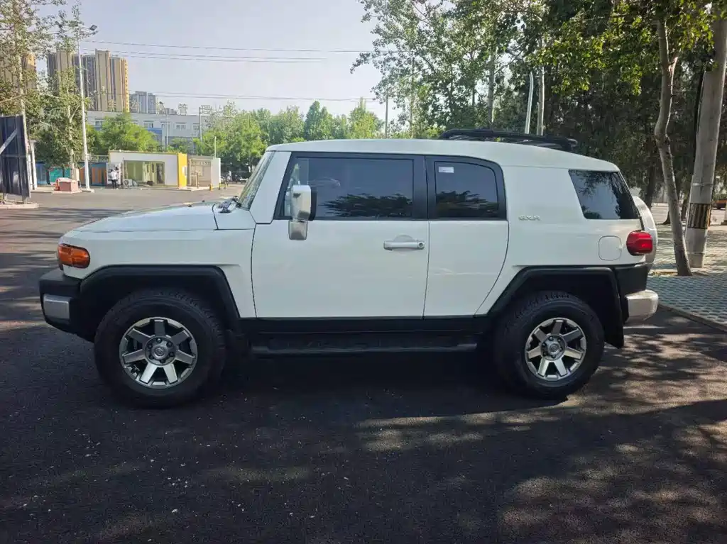 Toyota FJ Cruiser — миниатюра 4