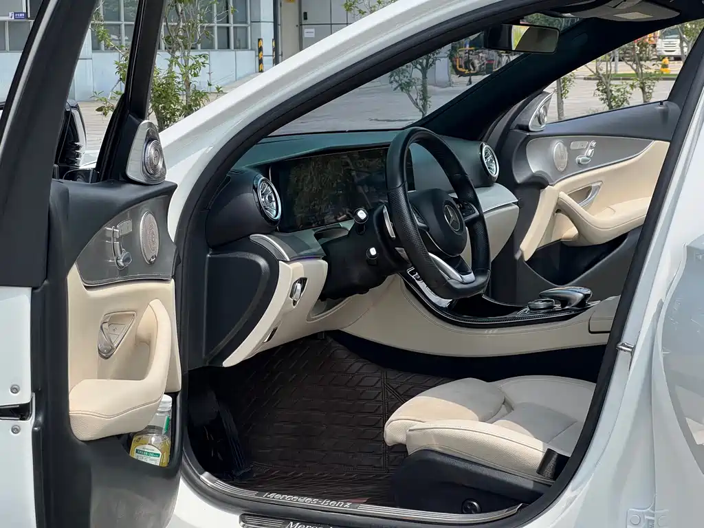 Mercedes-Benz E-Class — миниатюра 11