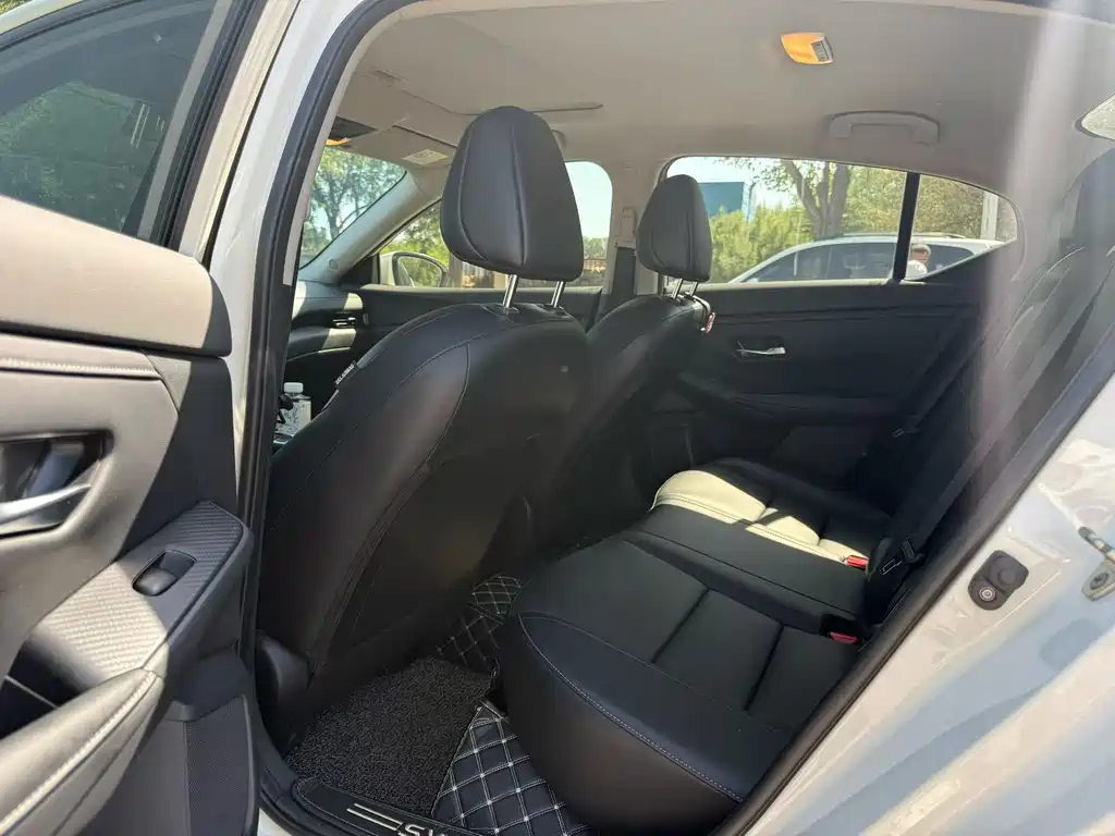 Nissan Sylphy — миниатюра 6