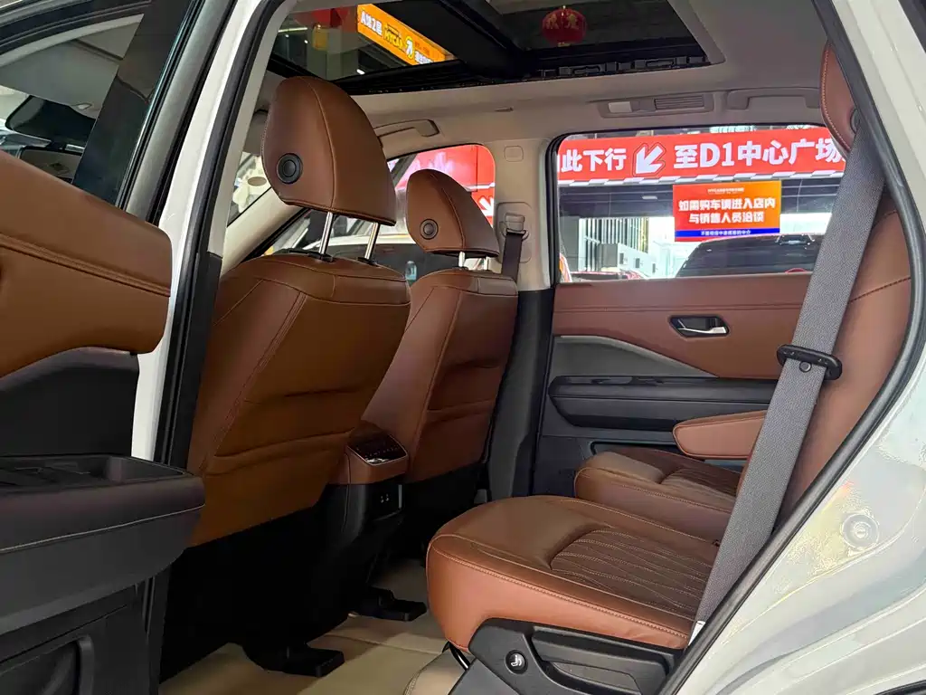 NISSAN EXPLORING THE LAND