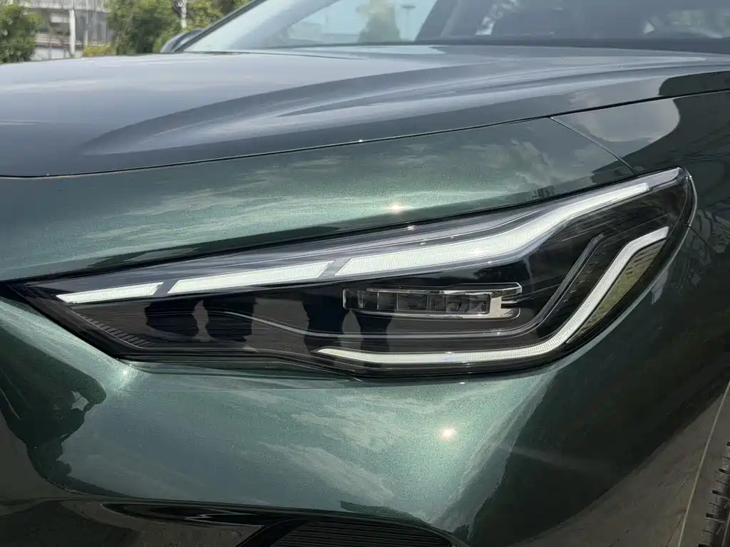 Geely Emgrand 2026 5 1.5T DCT Flagship