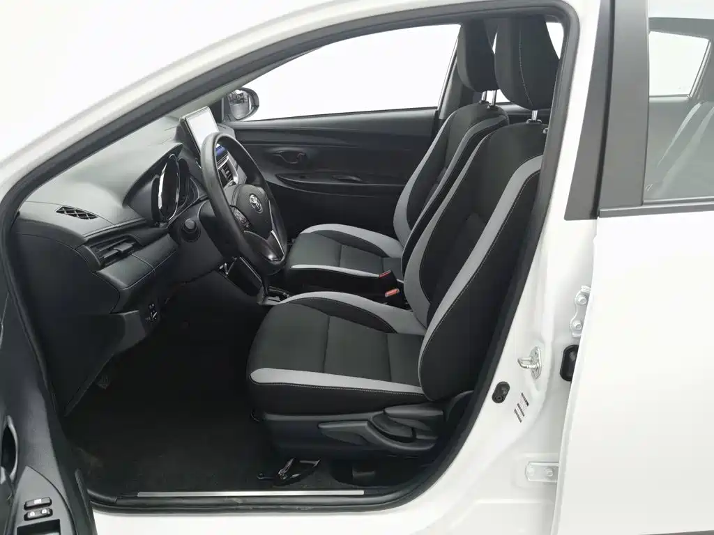 Toyota Yaris L — миниатюра 10