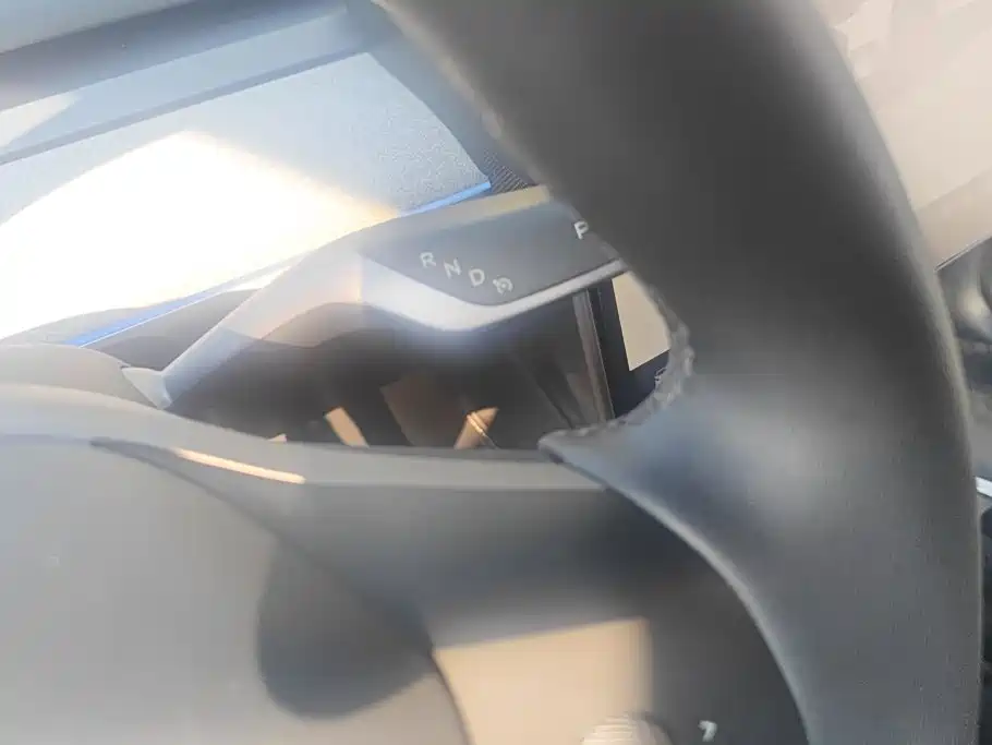 Tesla Model Y — миниатюра 16