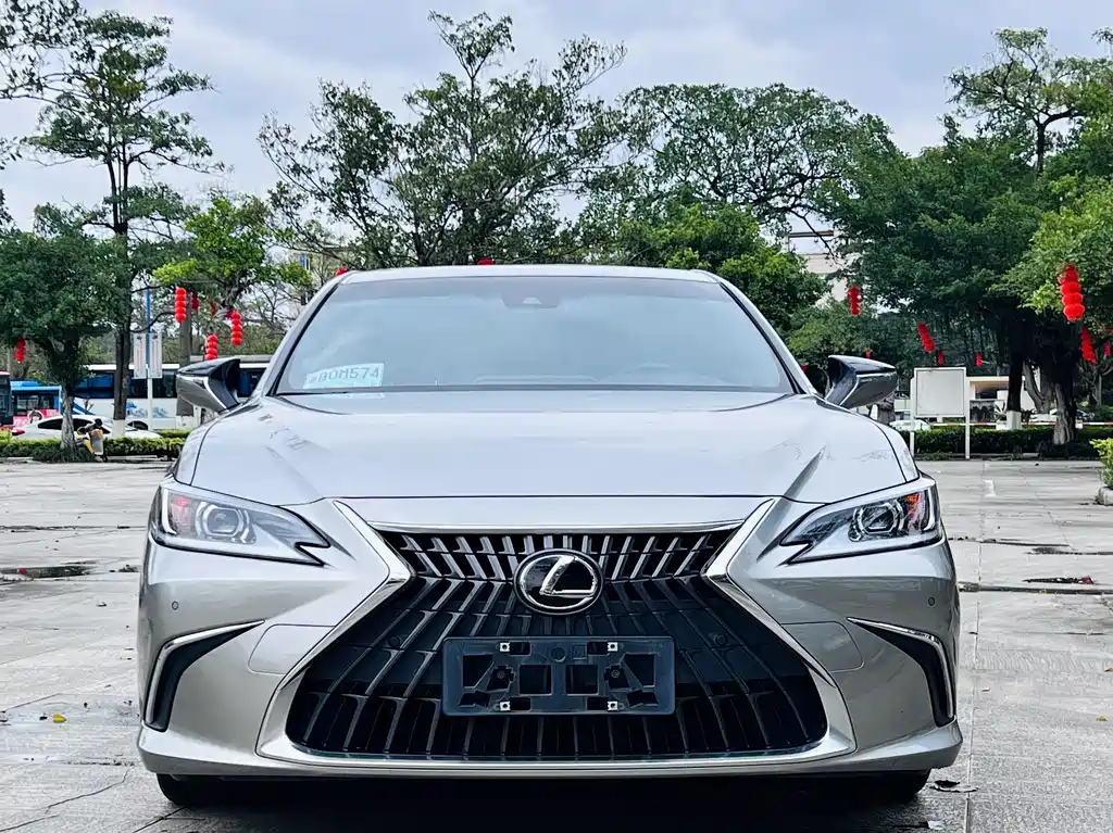 Lexus ES 2021