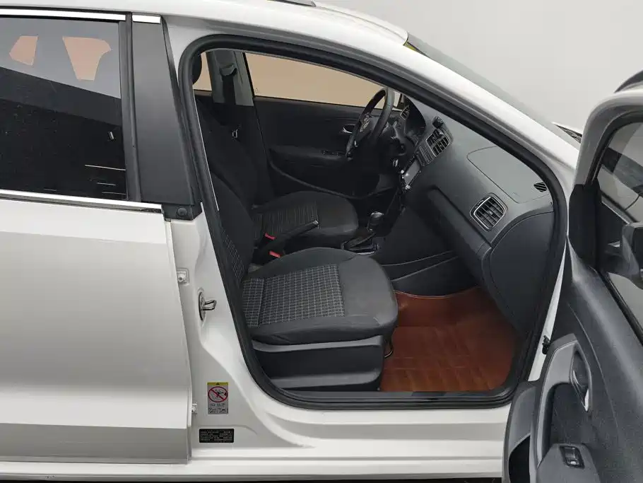 Volkswagen Polo — миниатюра 8