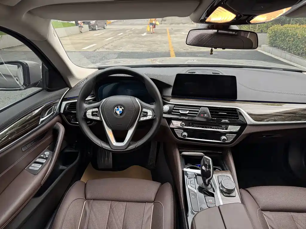 BMW 5 Series New Energy — миниатюра 14