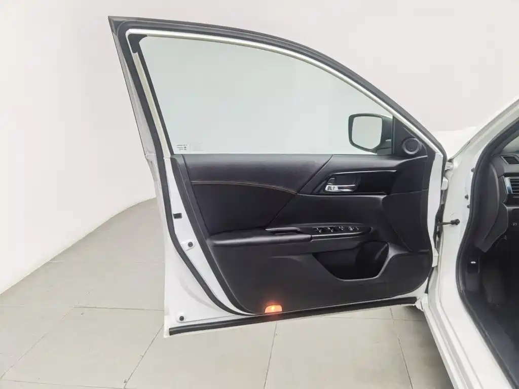 Honda Accord — миниатюра 8