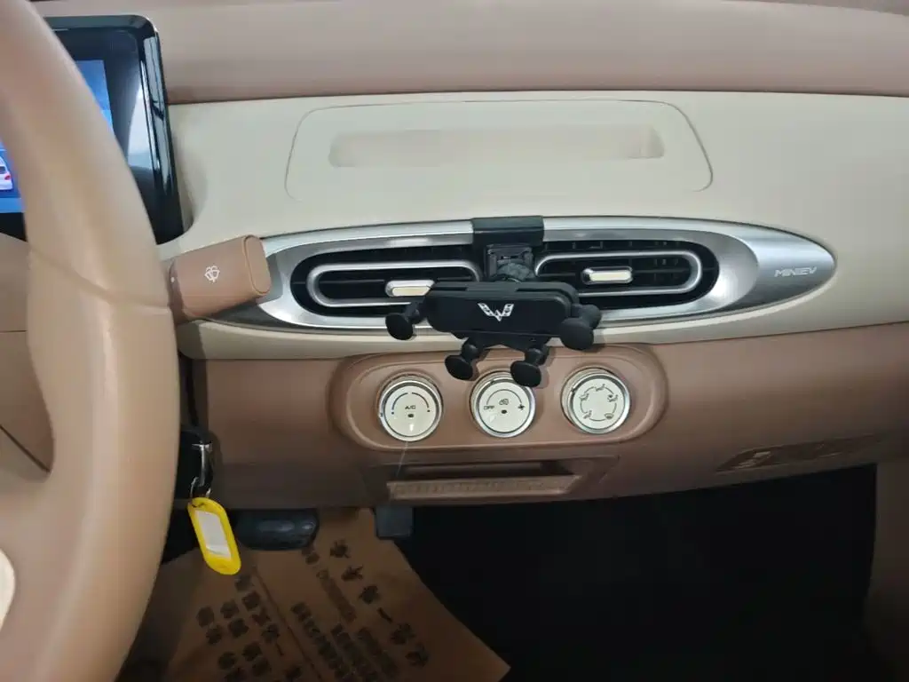 Wuling MINIEV — миниатюра 13