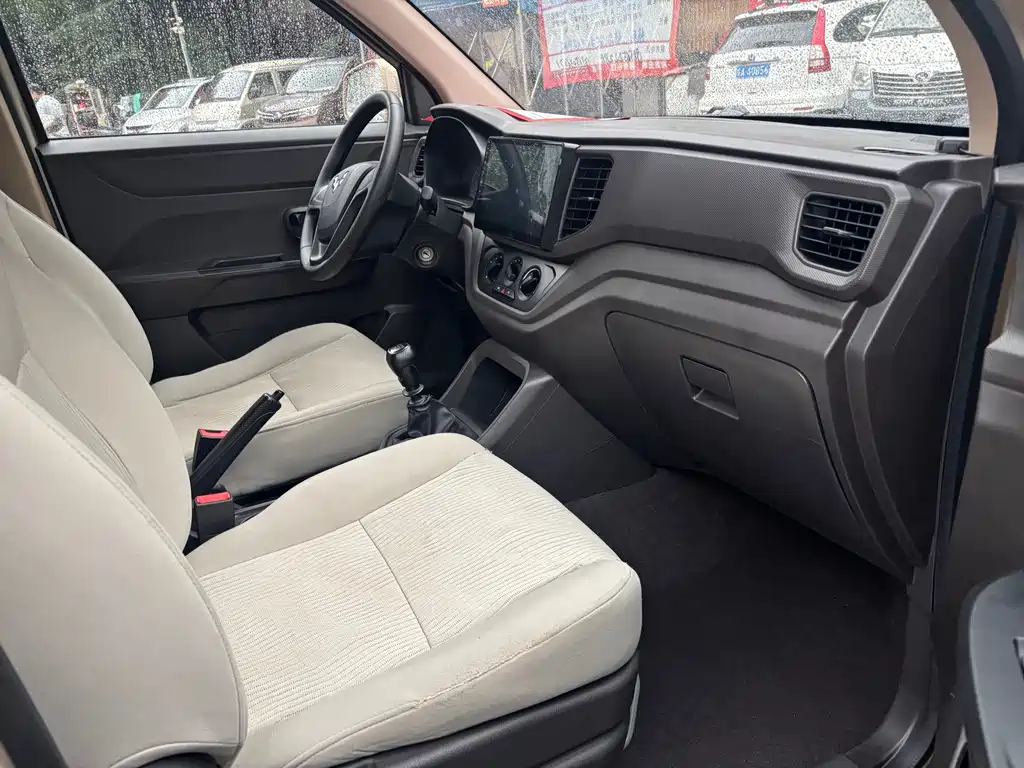 Wuling Hongguang V — миниатюра 15