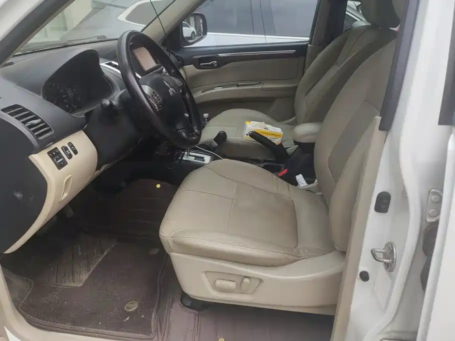 Mitsubishi Pajero Sport — миниатюра 9