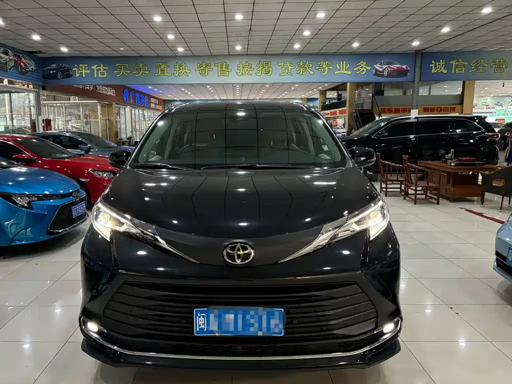 Toyota Sienna — миниатюра 2