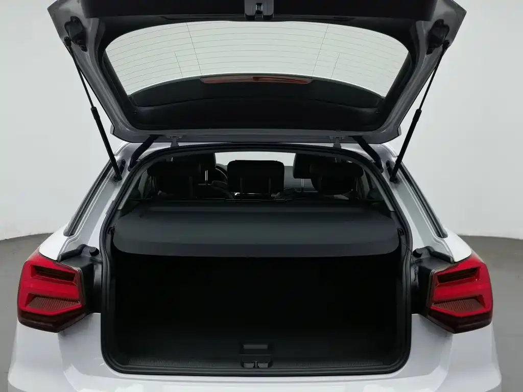Audi Q2L e-tron — миниатюра 16