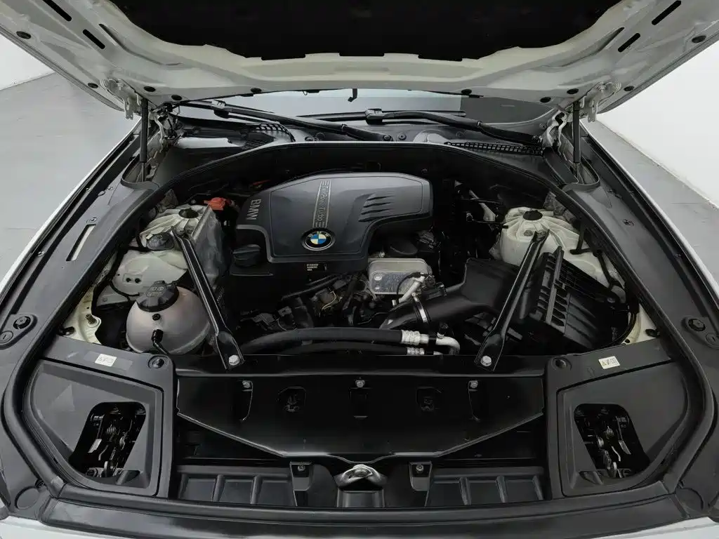 BMW 5 Series — миниатюра 6