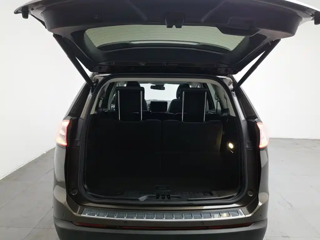 Ford Edge — миниатюра 16