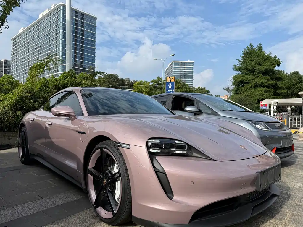 Porsche Taycan — миниатюра 3