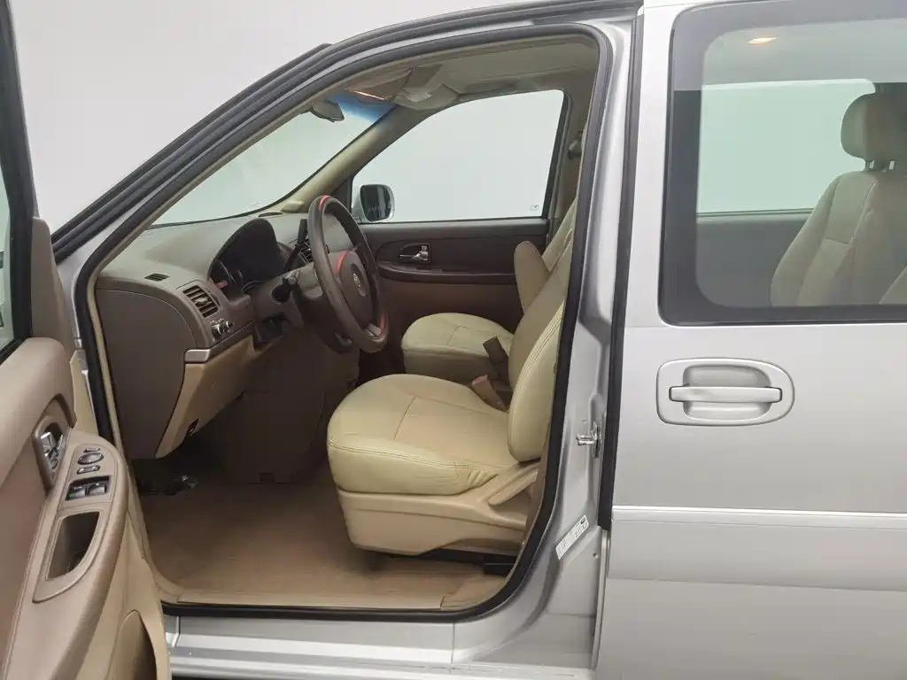 Buick GL8 — миниатюра 10
