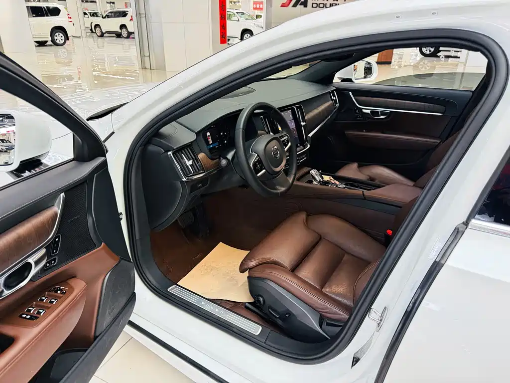 Volvo S90 — миниатюра 7