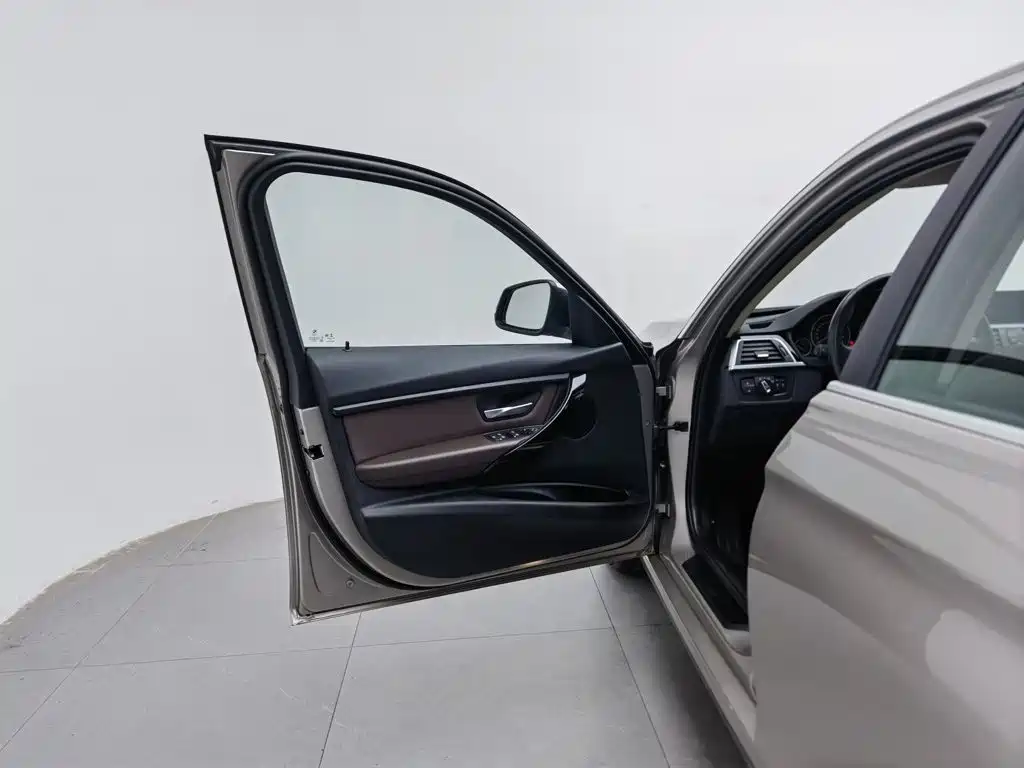 BMW 3 Series — миниатюра 8
