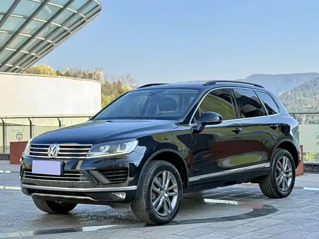 VOLKSWAGEN TOUAREG