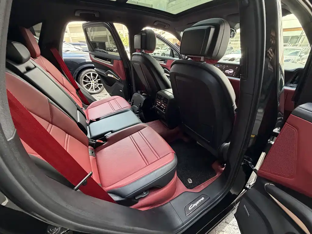 Porsche Cayenne — миниатюра 7