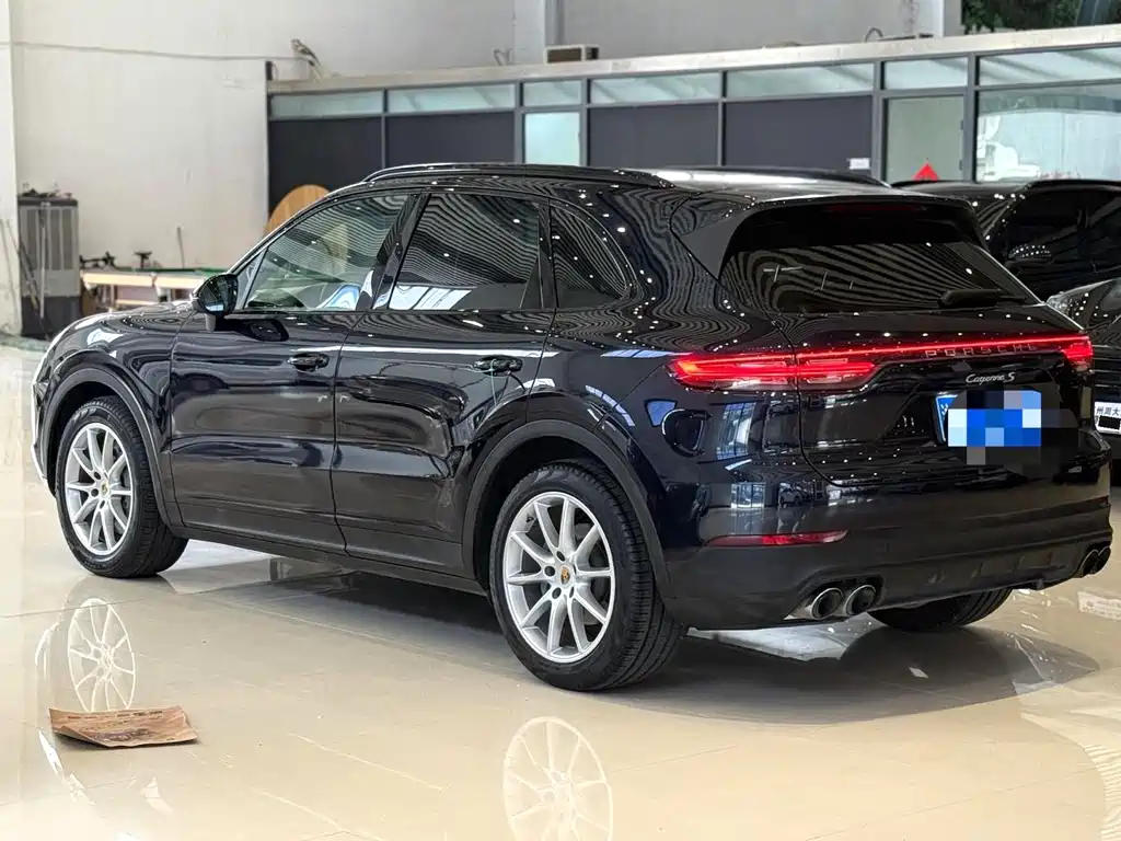 Porsche Cayenne — миниатюра 4