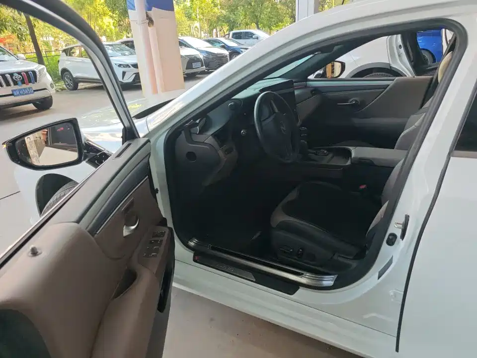 Lexus ES — миниатюра 4