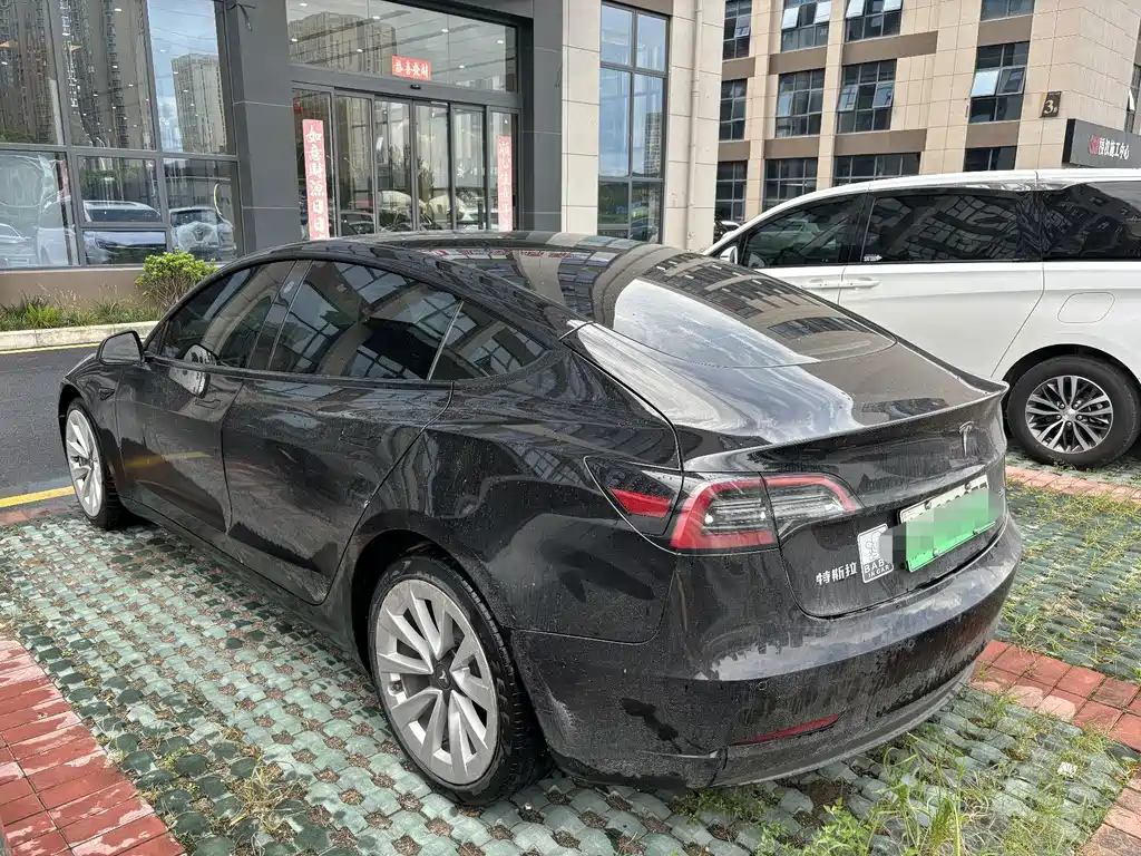 Tesla Model 3 — миниатюра 12