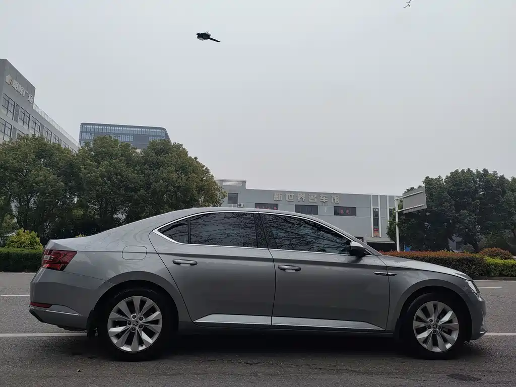 Skoda Superb 2018 TSI330 DSG Comfort VI