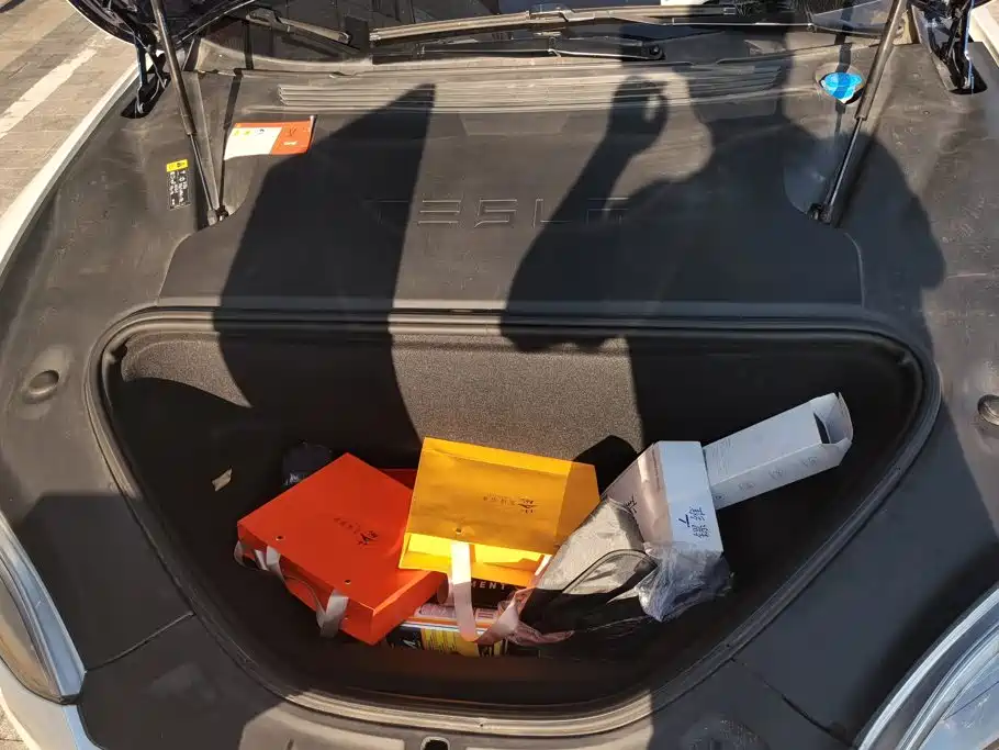 Tesla Model S — миниатюра 10