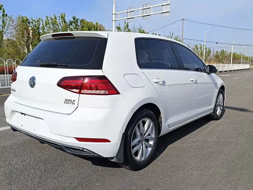 Volkswagen Golf 2018 230TSI AT Comfort