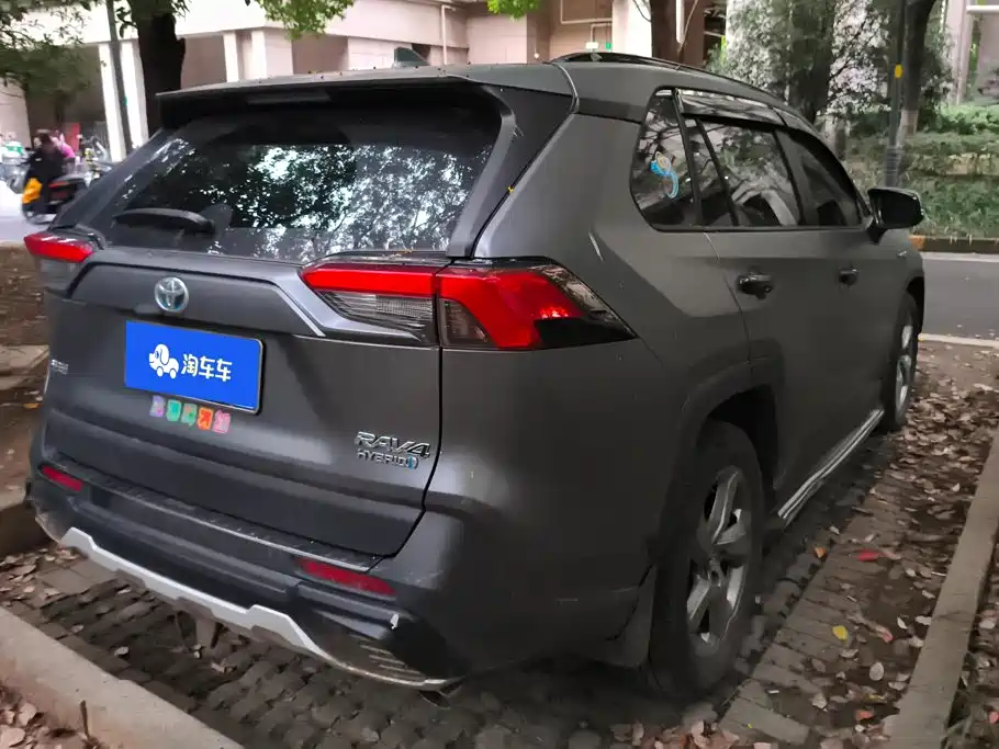 Toyota RAV4 — миниатюра 3