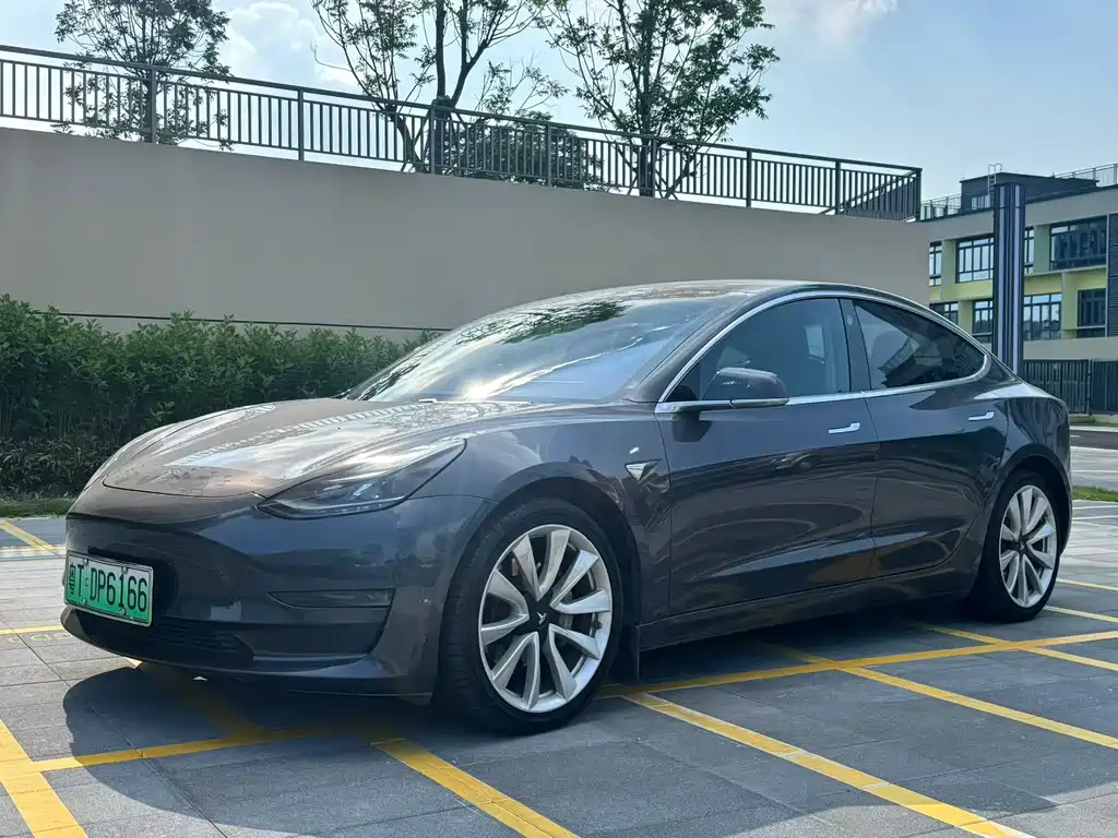 Tesla Model 3 — миниатюра 2