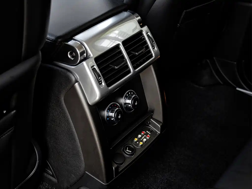 Land Rover Range Rover — миниатюра 17