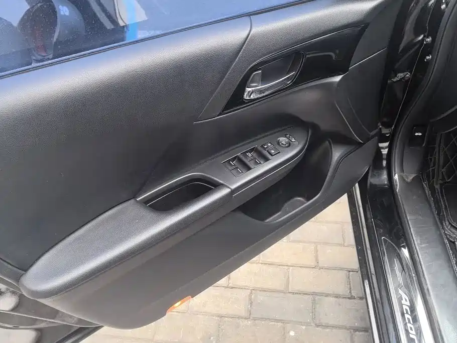 Honda Accord — миниатюра 7